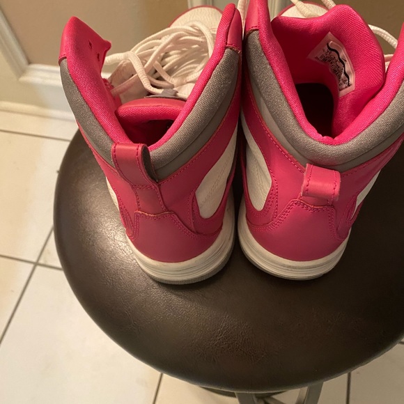 Sneakers - Picture 8 of 9